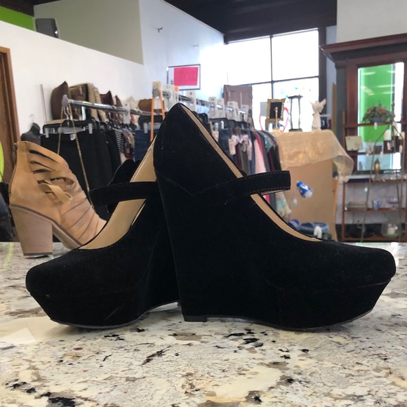 Shoes - Picture 6 of 11